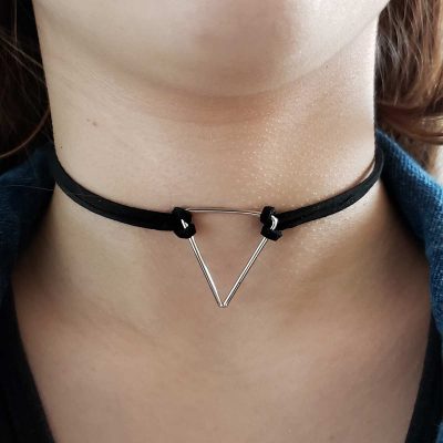 Choker de Veludo pingente triangulo