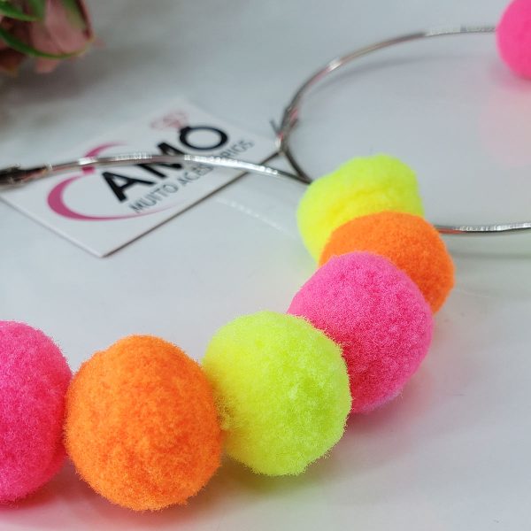 Brinco Meia Argola Pompom - Carnaval - Imagem 2