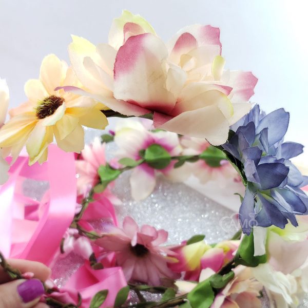 Tiara Coroa Guirlanda De Flores de tecido e cetim - Imagem 3