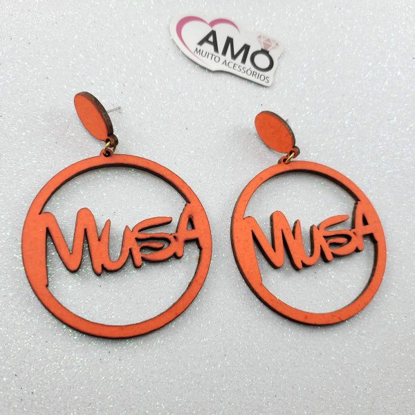 Brinco Musa em Mdf Pintura Laranja neon