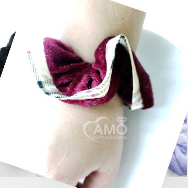 Scrunchies Veludo Prendedor Cabelo Veludo- Verde Borda Xadrez - Imagem 2